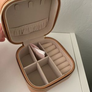 Samara jewelry case with polish cloth - new, never used. Great for travel!